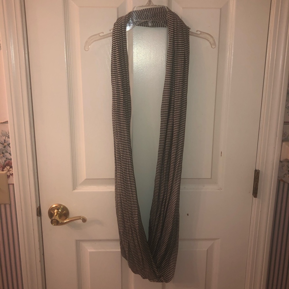 Brandy Melville scarf